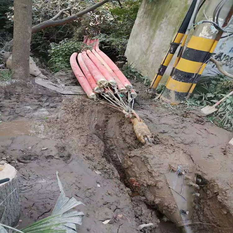 龙岩矿脉拖拉管